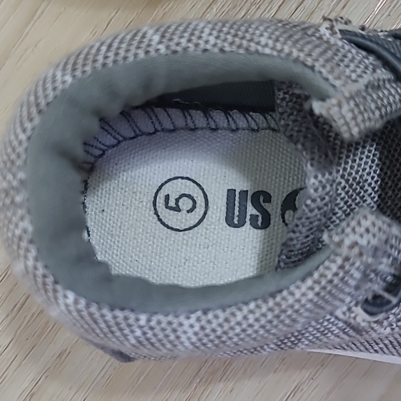 Us Sports Gray Kids Shoes Size 5 - Picture 2 of 9